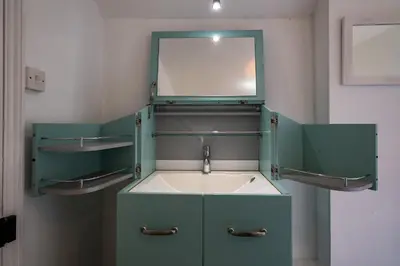 a bathroom with a sink and a mirror at Seapinks in Port Isaac